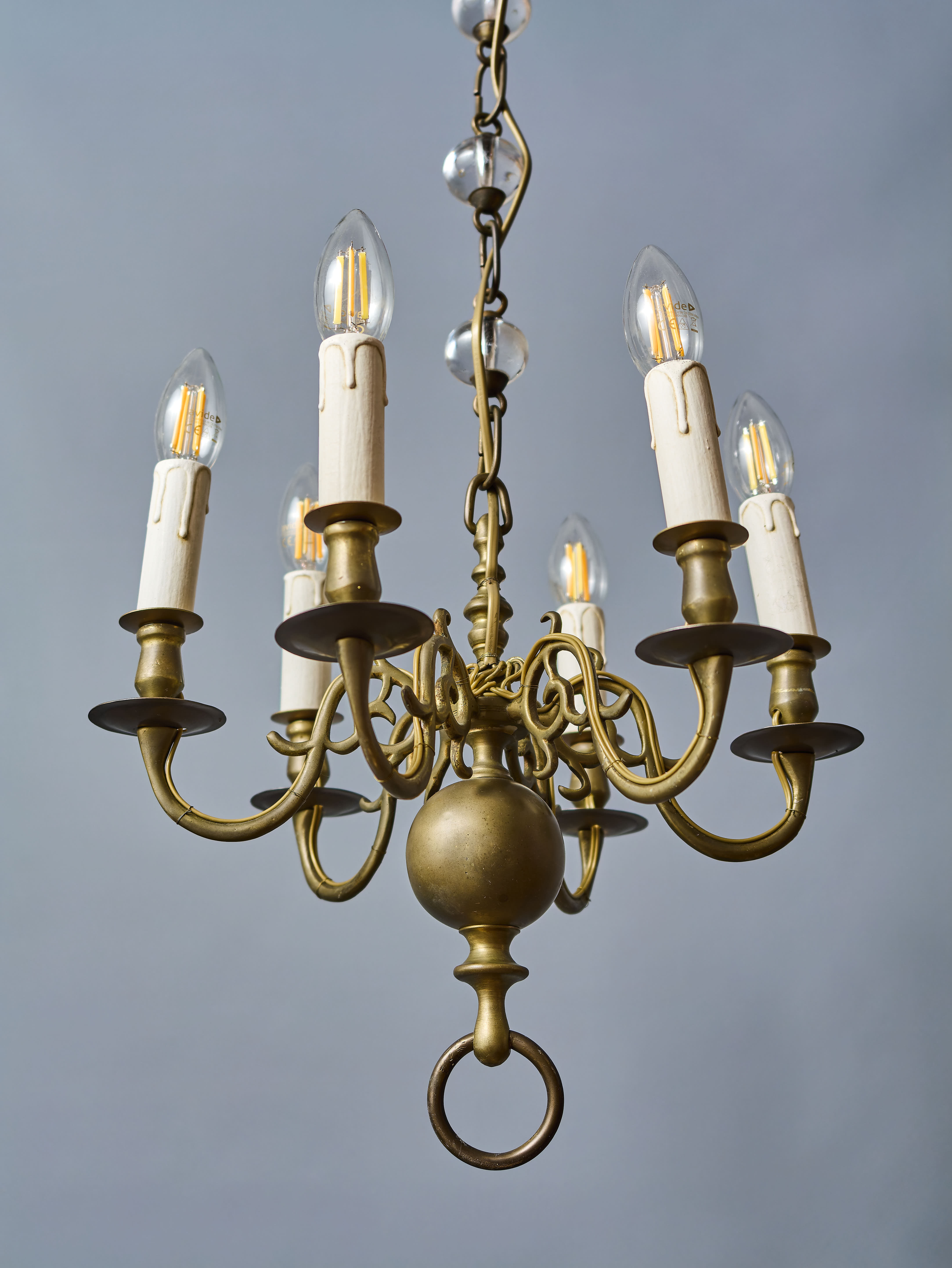 Starožitný šestiramenný bronzový lustr