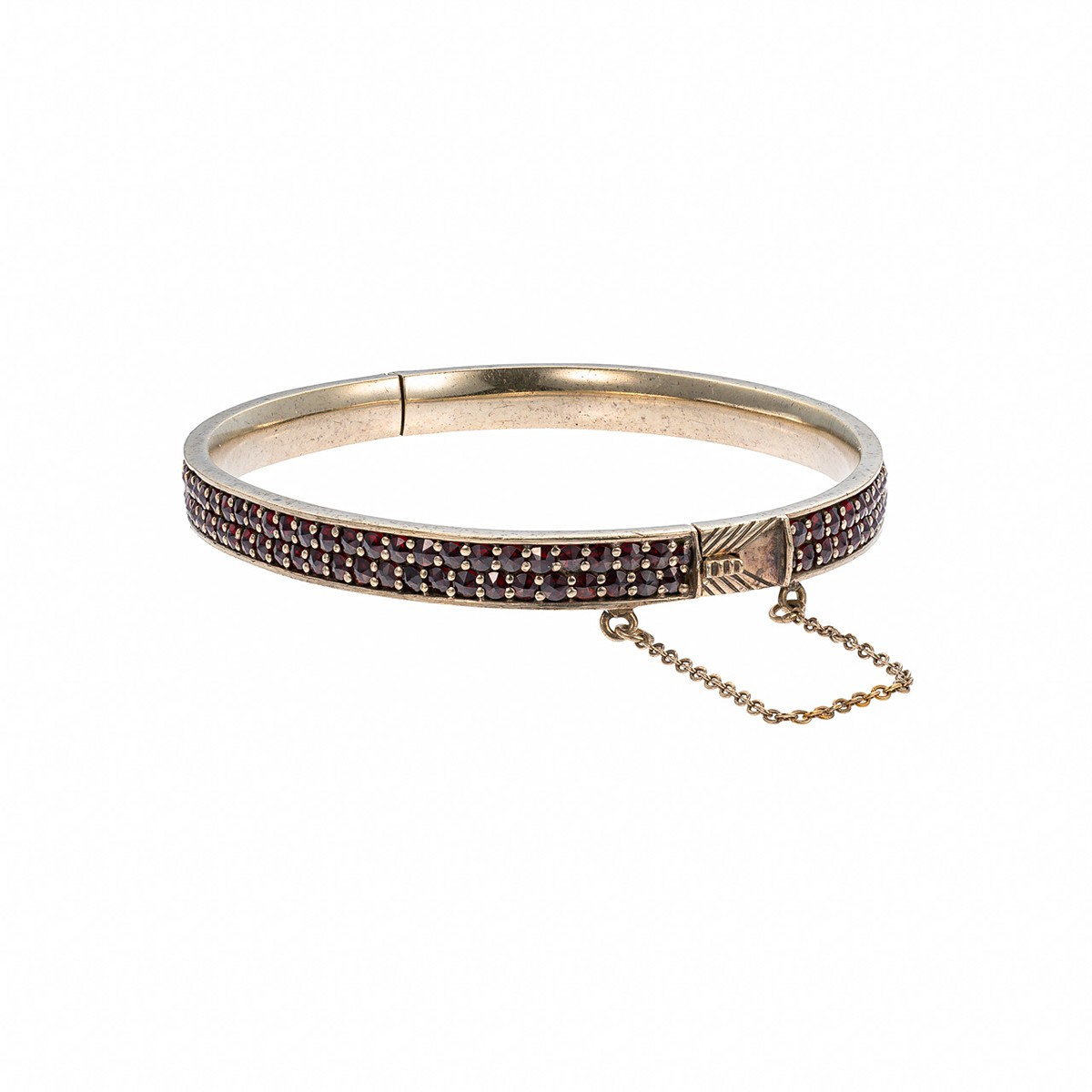 Stříbrný otevírací pevný náramek s českými granáty, cca 1900 – 1930