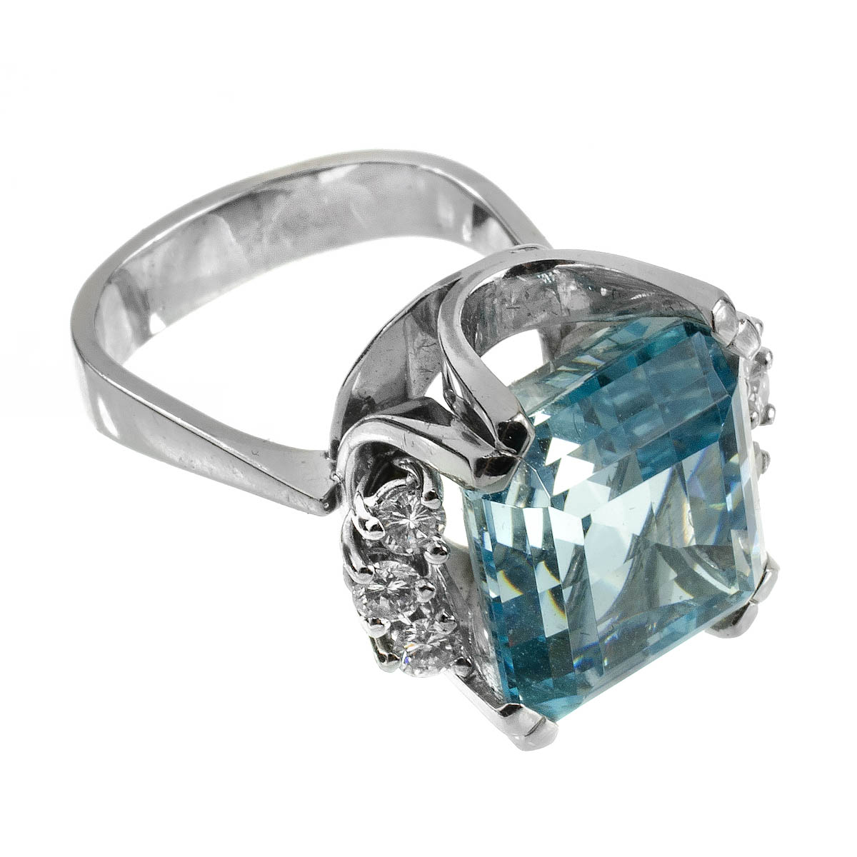 Zlatý prsten s akvamarínem a brilianty