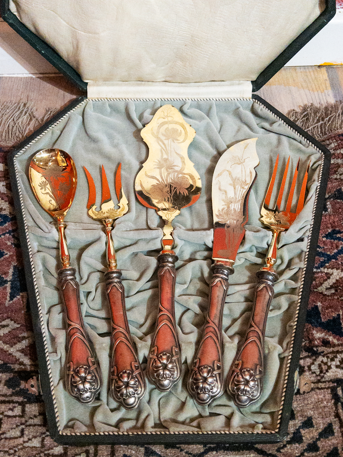 Secesní stříbrné předkládací příbory