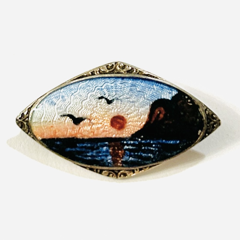 Stříbrná brož se smaltem „západ Slunce“ – Olav Fritjof Hjortdahl
