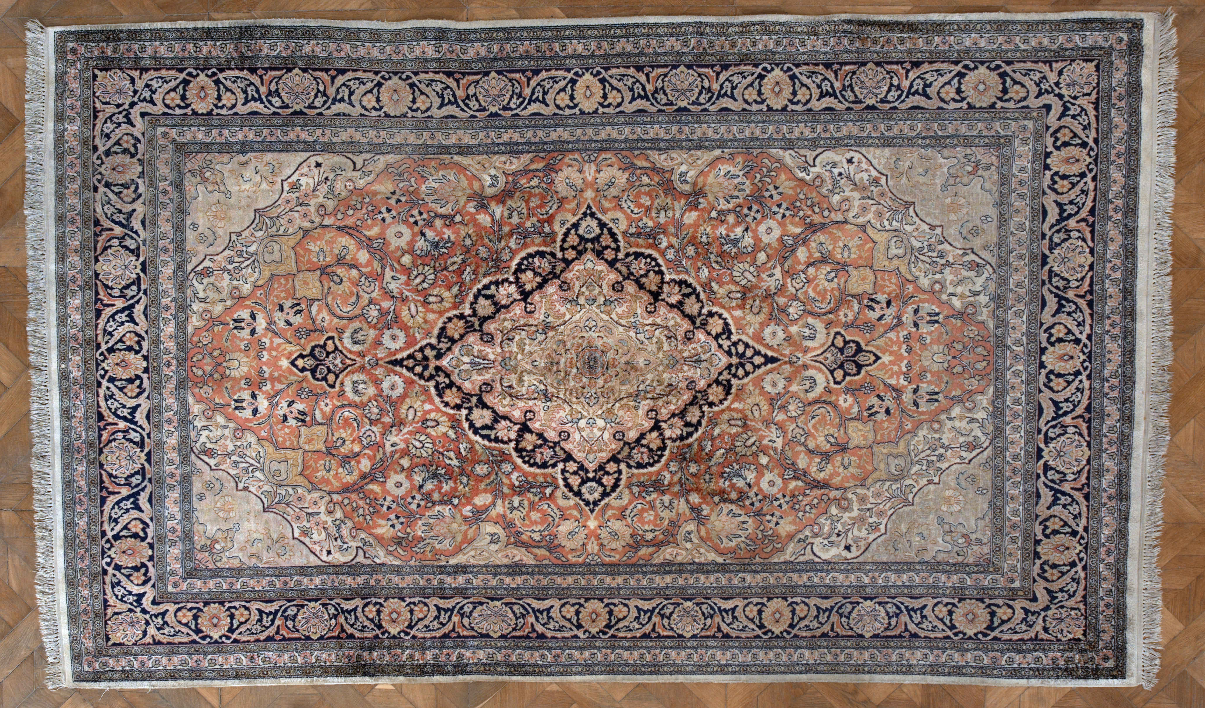 Hedvábný koberec z Kašmíru 303 X 186 cm