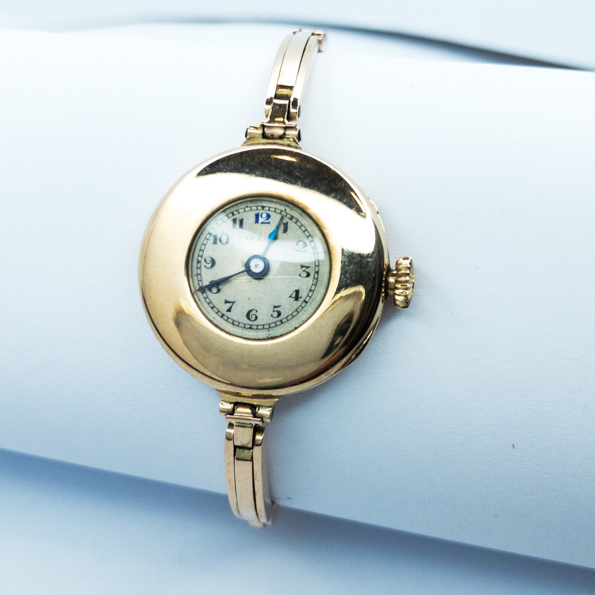 Starožitné zlaté náramkové hodinky Le Parc