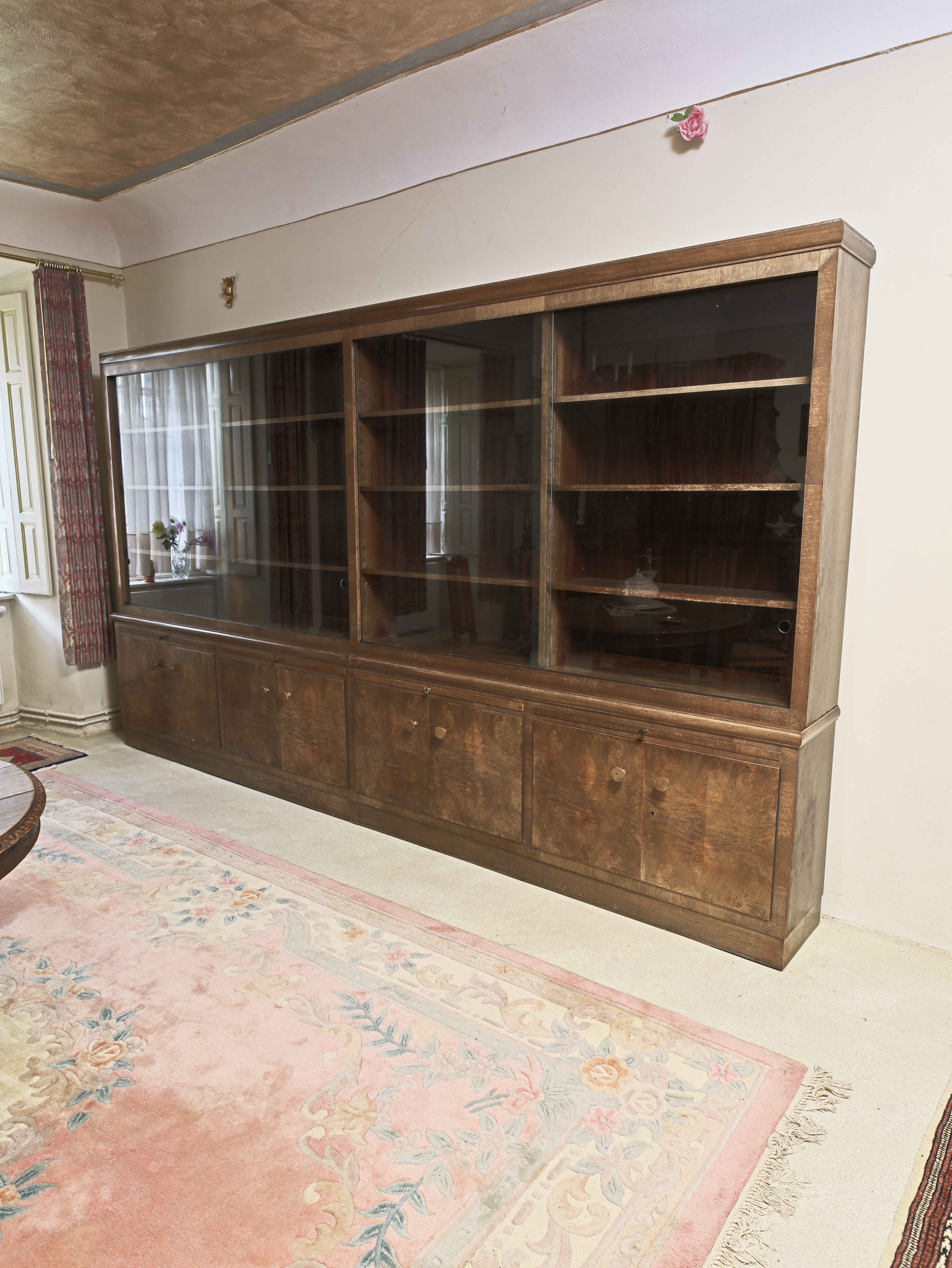 Obří knihovna Art Deco šíře 385 cm