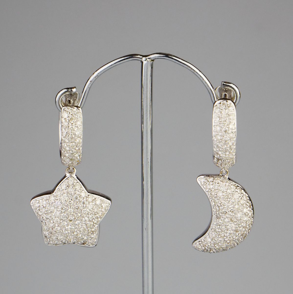 Zlaté náušnice s diamanty