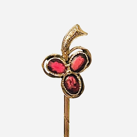 Zlatá secesní jehlice „trojlístek“ s červenými kameny