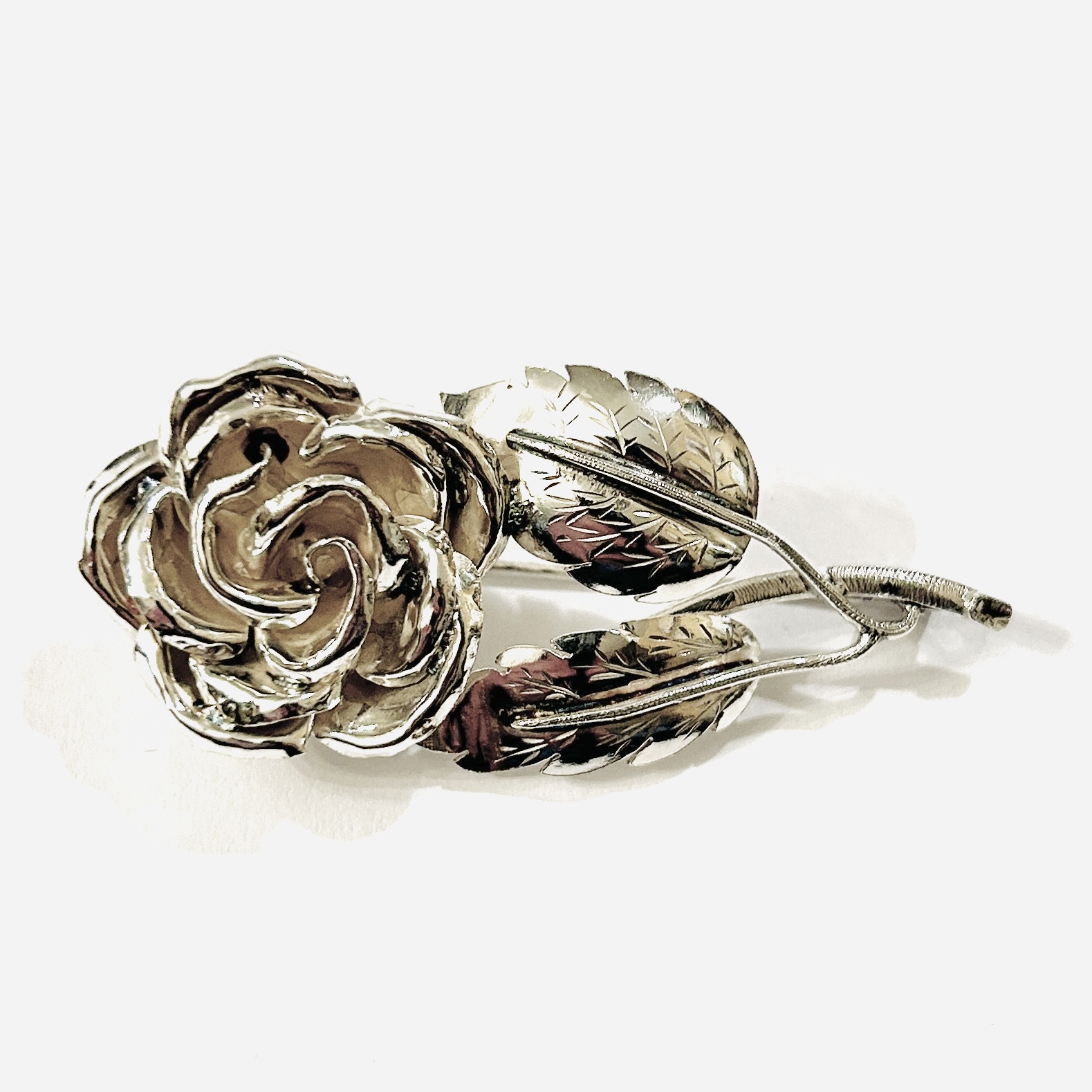 Stříbrná starožitná brož „růže“