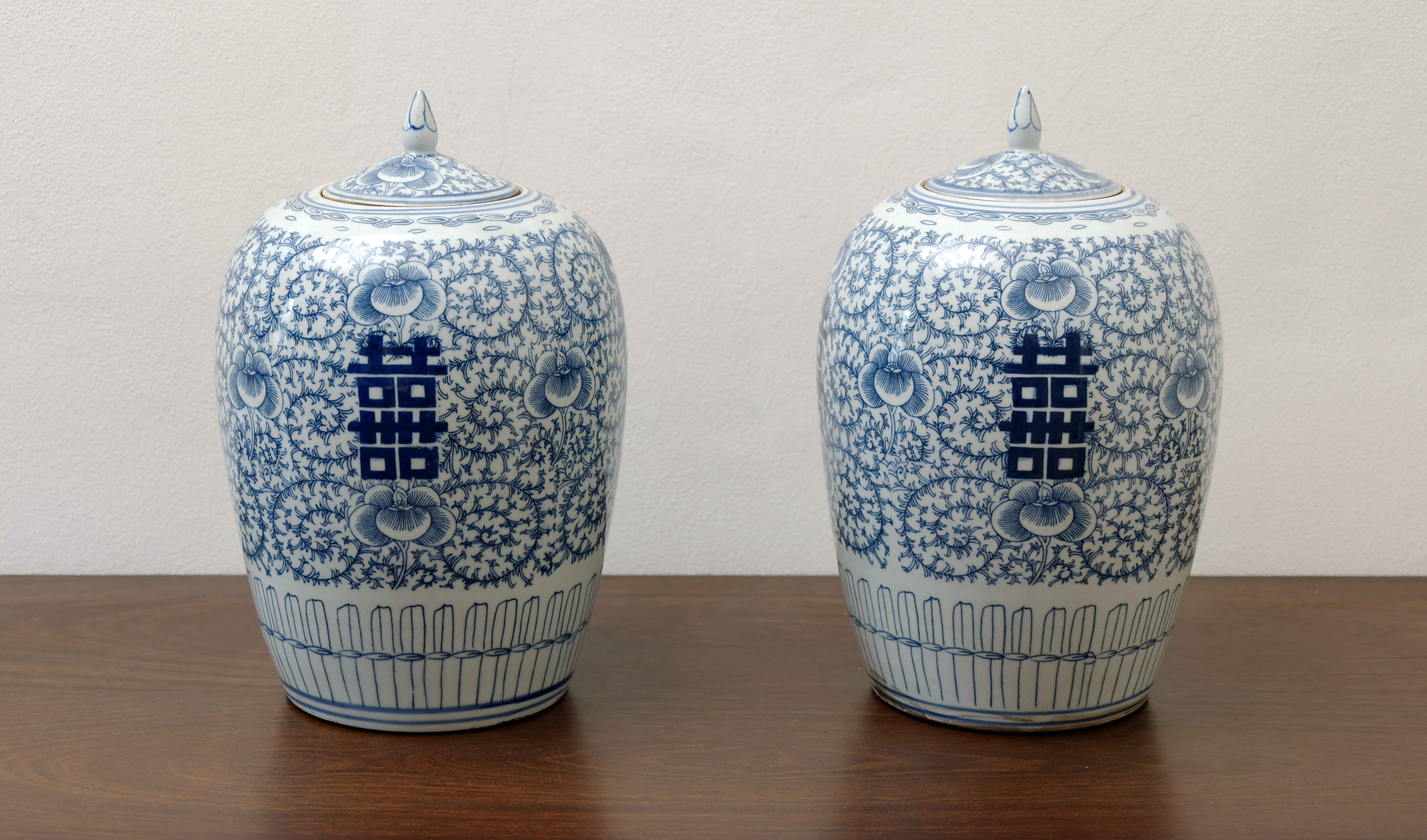 Čínské párové zásobnice s víky, kobaltová podglazurní malba, výška 36 cm