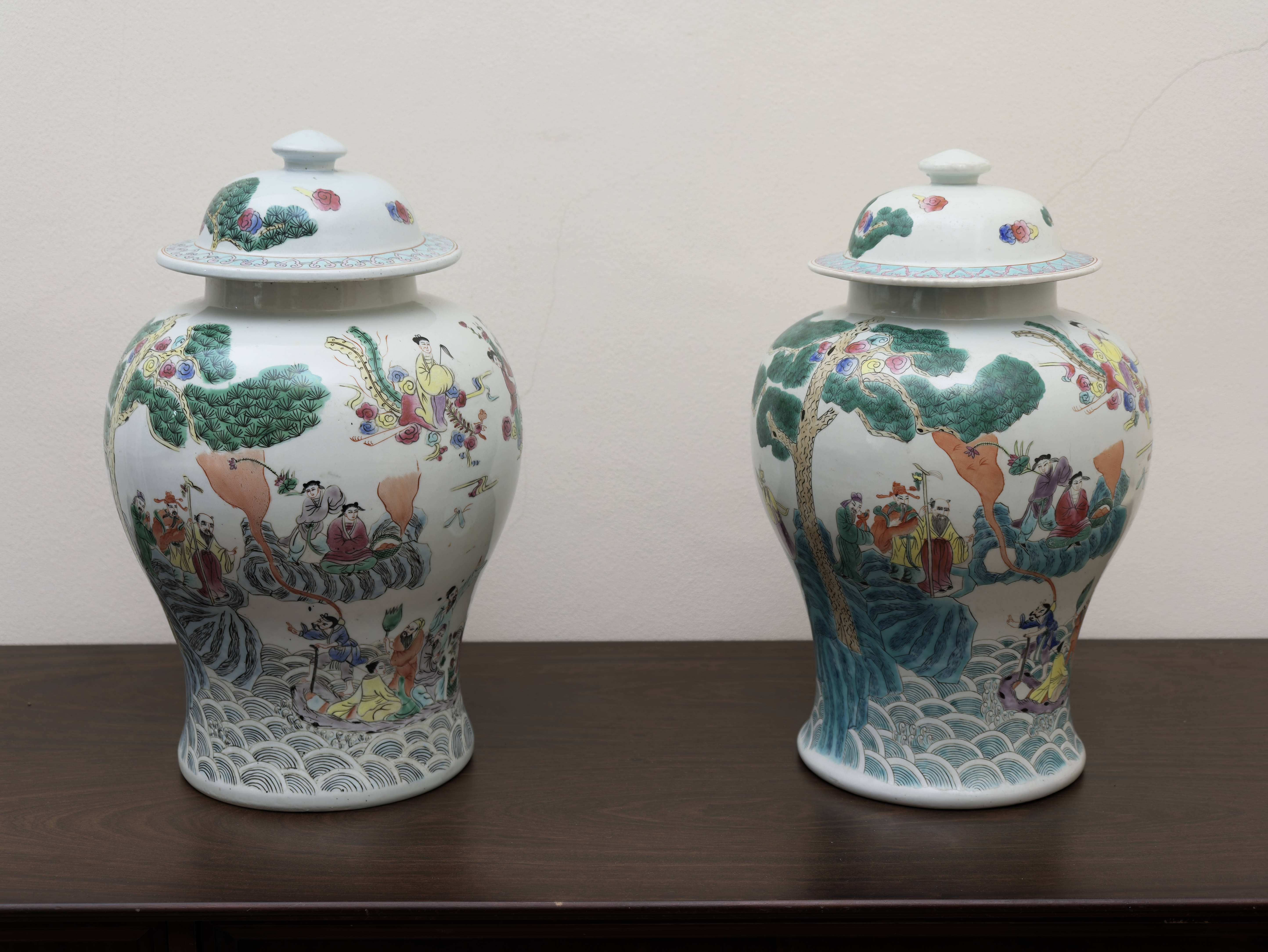 Párové čínské zásobnice s víky, famille rose, výška 44 cm