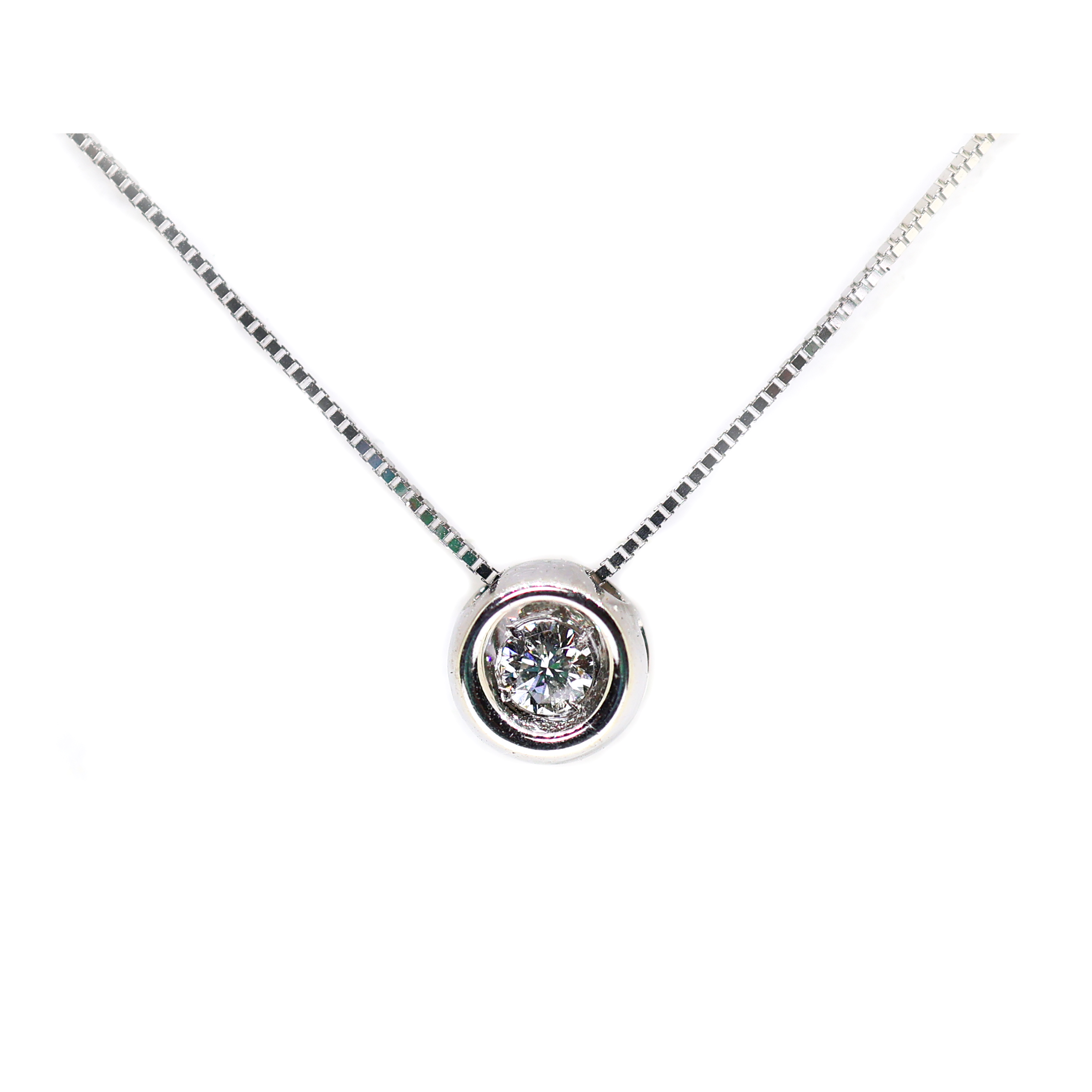 Zlatý přívěsek s briliantem