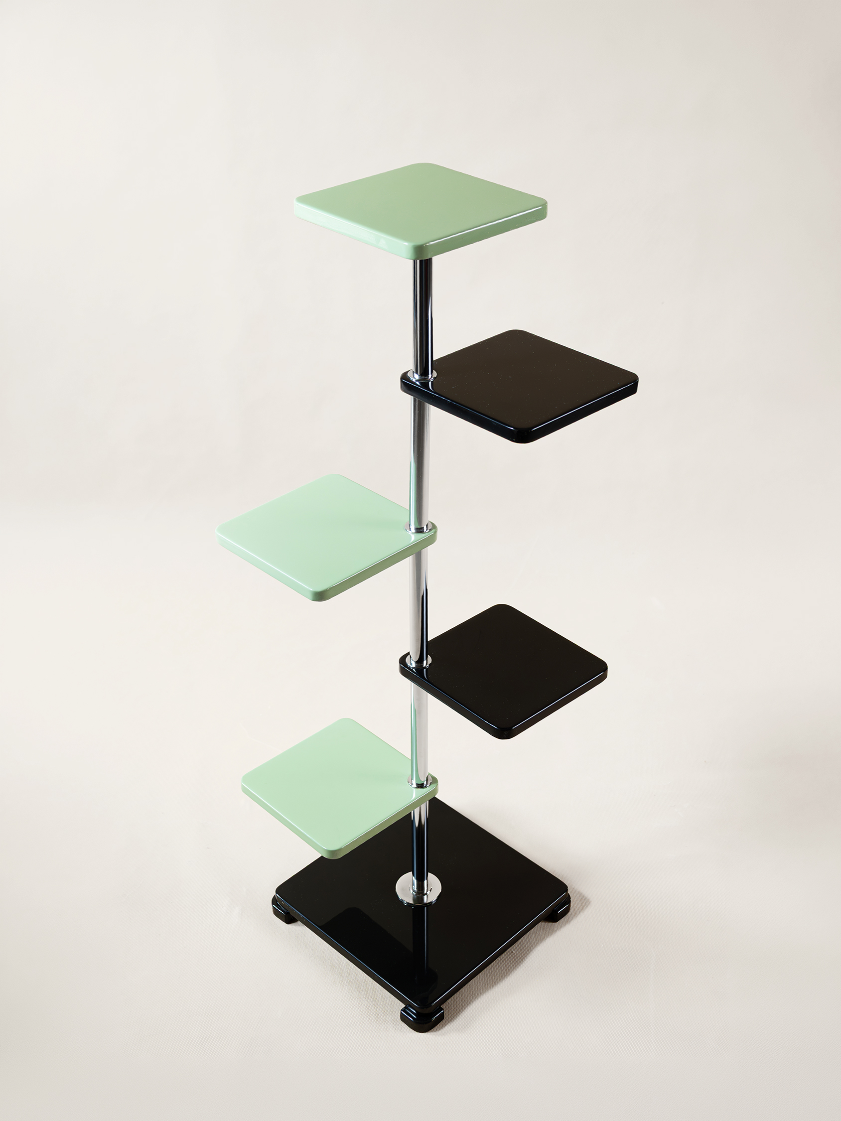 KVĚTINOVÝ ETAŽÉR-MÜCKE MELDER