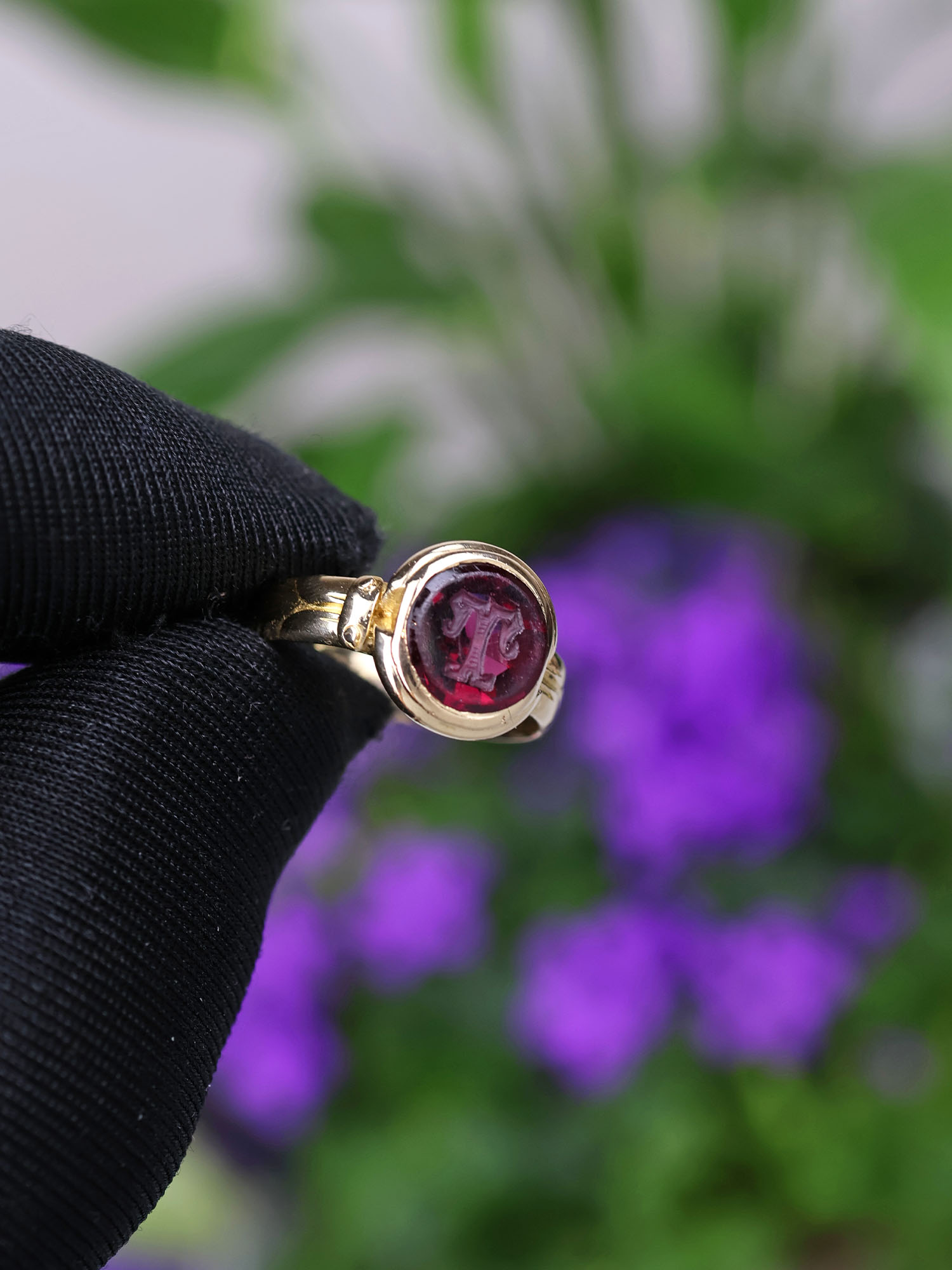 Starožitný zlatý prsten s intaglií v almandinu - 4