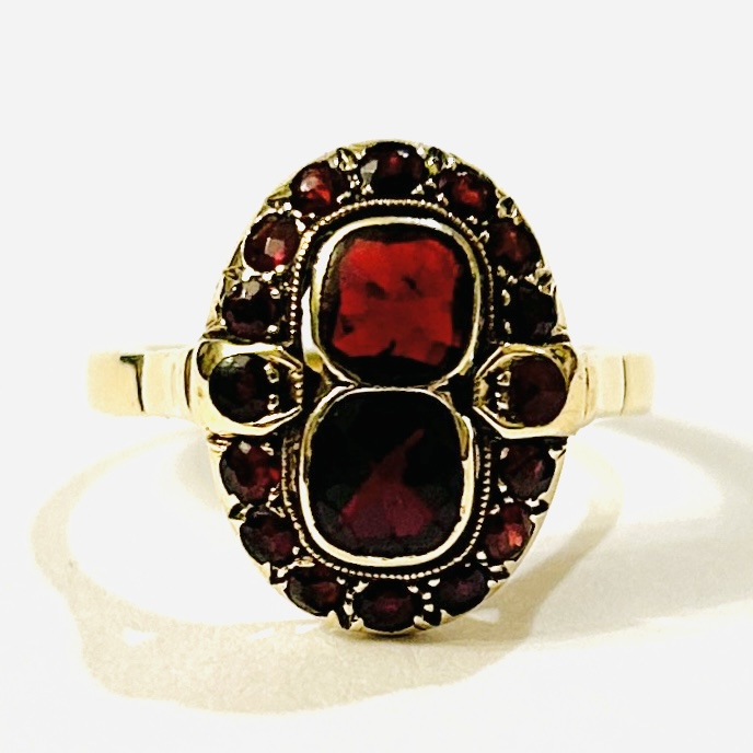 Zlatý art-deco prsten s českými granáty