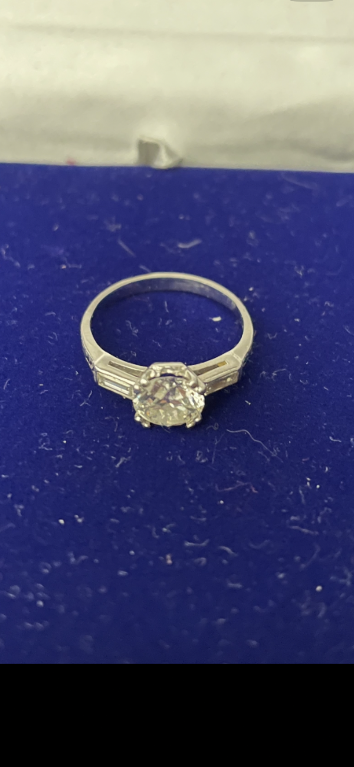 Prsten s broušeným diamantem