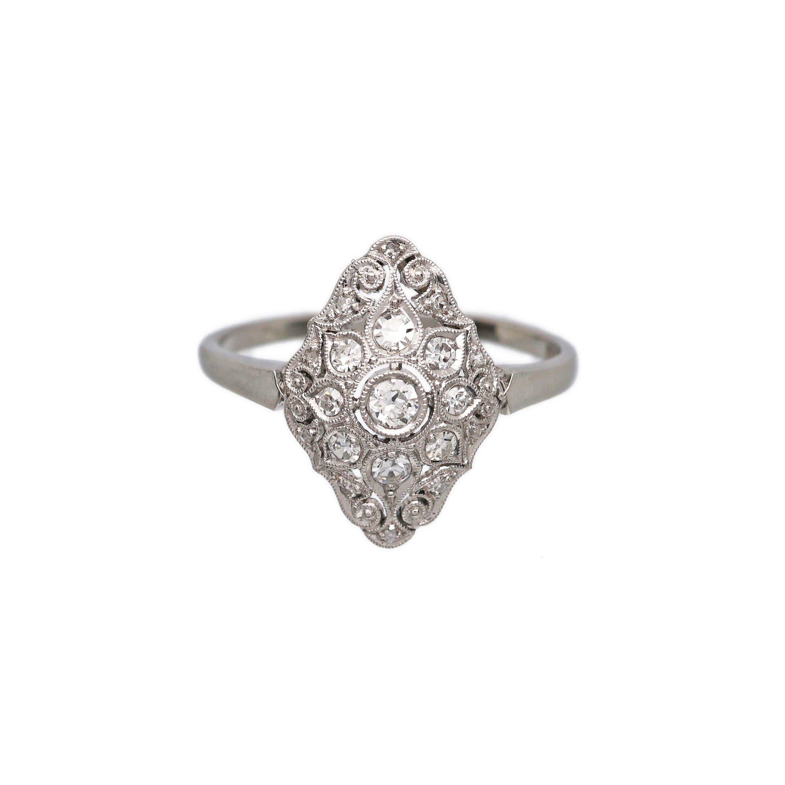 Platinový prsten s přírodními diamanty 0,30 ct, rok 1910