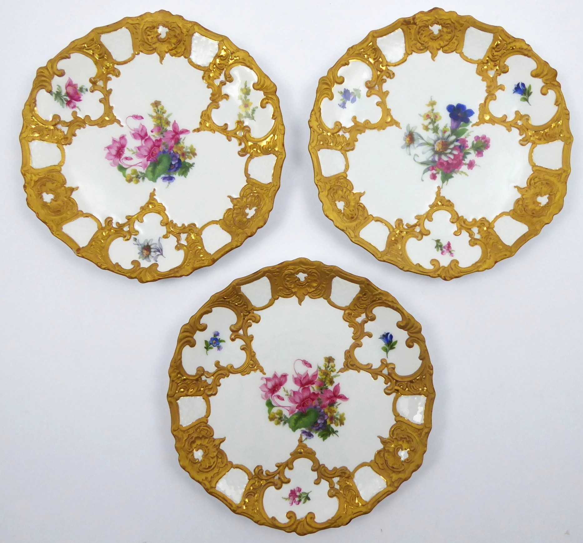 Tři zlacené talířky s květy – Fürstenberg