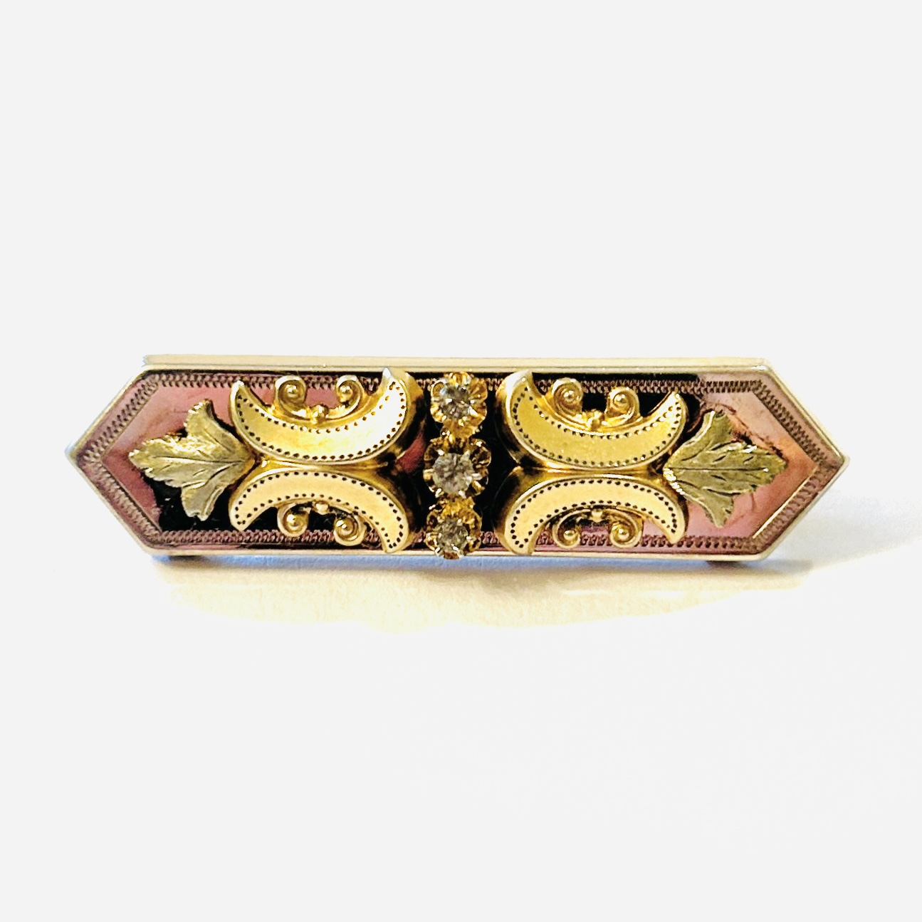 Stříbrná zlacená pozdně biedermeierová brož s čirými kameny