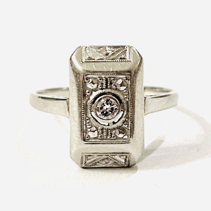 Zlatý art-deco prsten s diamantem