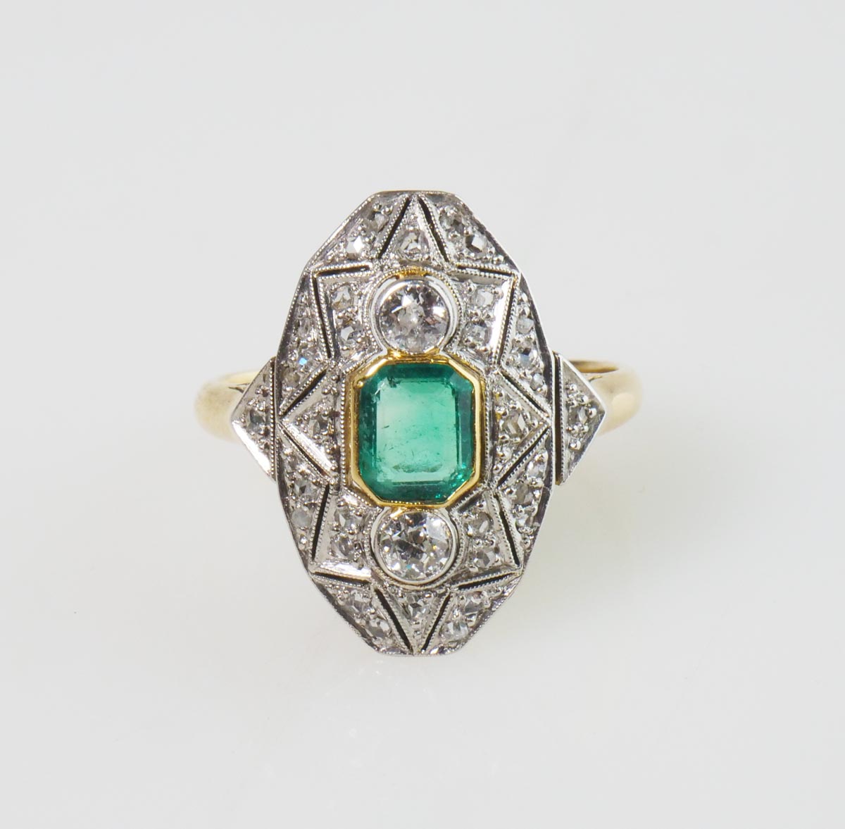 Art deco zlatý prsten se smaragdem a diamanty