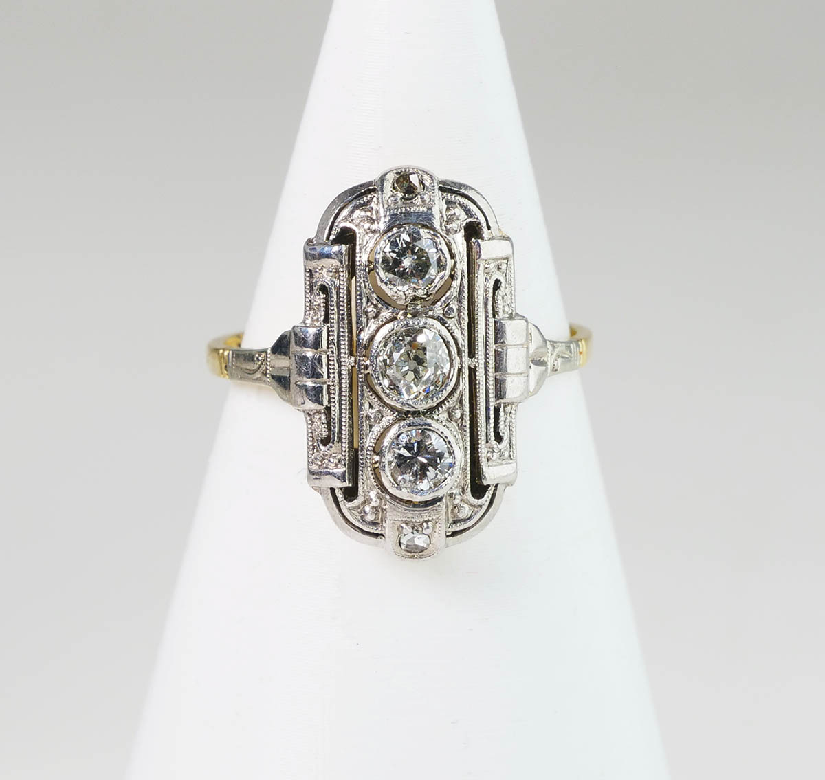 Zlatý art-deco prsten s diamanty