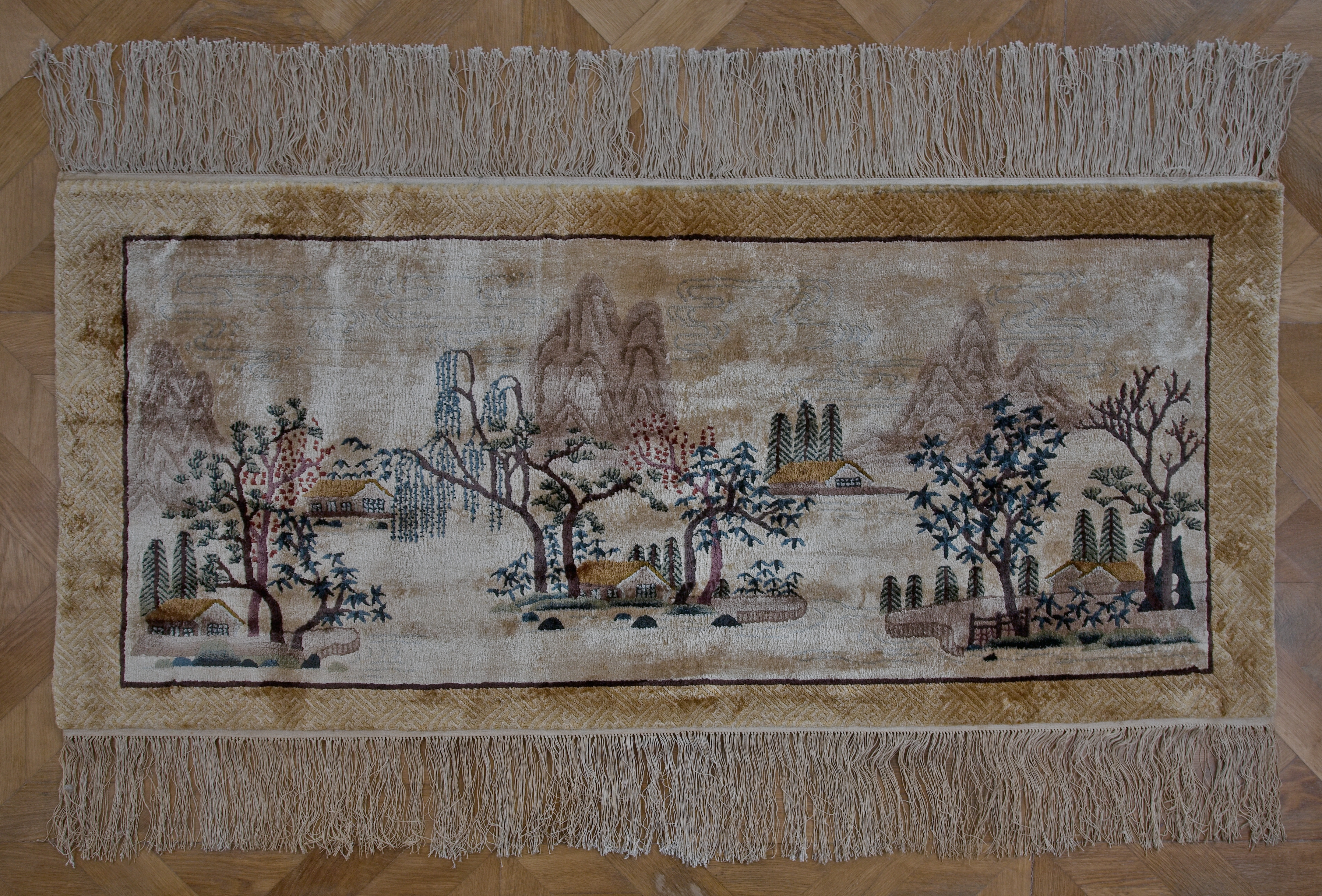 Hedvábný obrazový koberec s  krajinou 156 x 105 cm