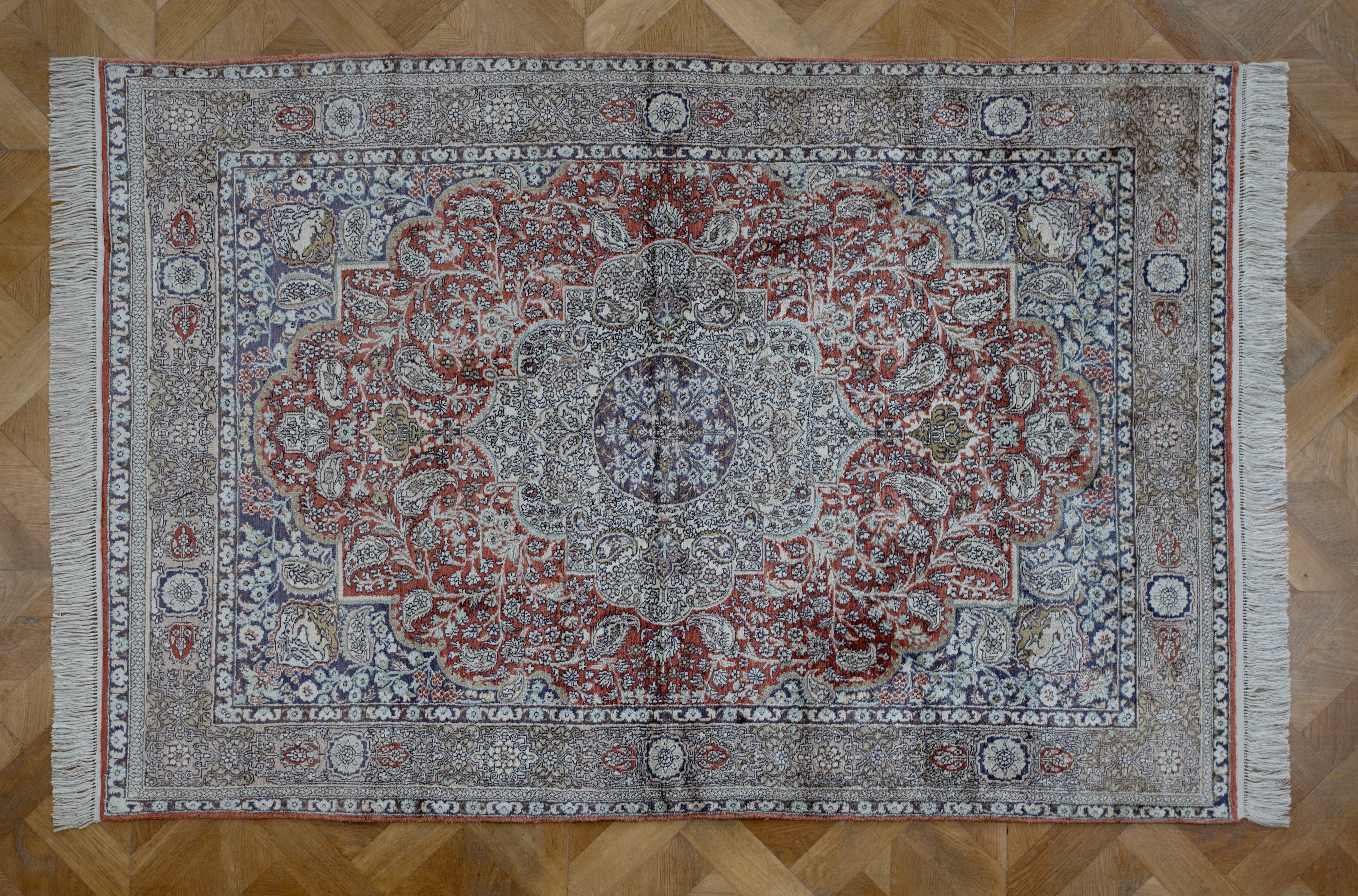 Celohedvábný turecký koberec Hereke s jeleny a ptáky 198 × 124 cm