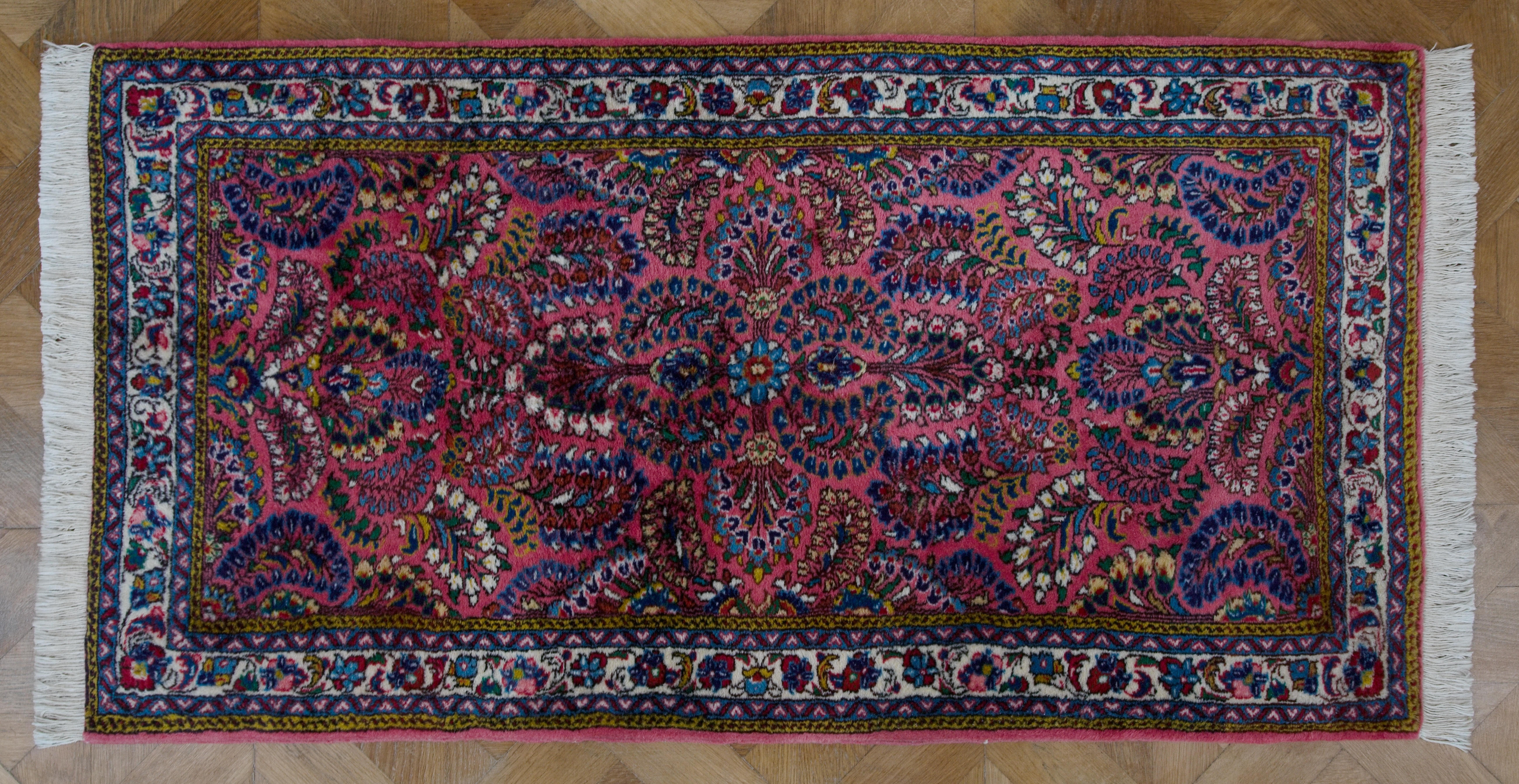 Ručně vázaný perský koberec Sharoug 136 x 66 cm