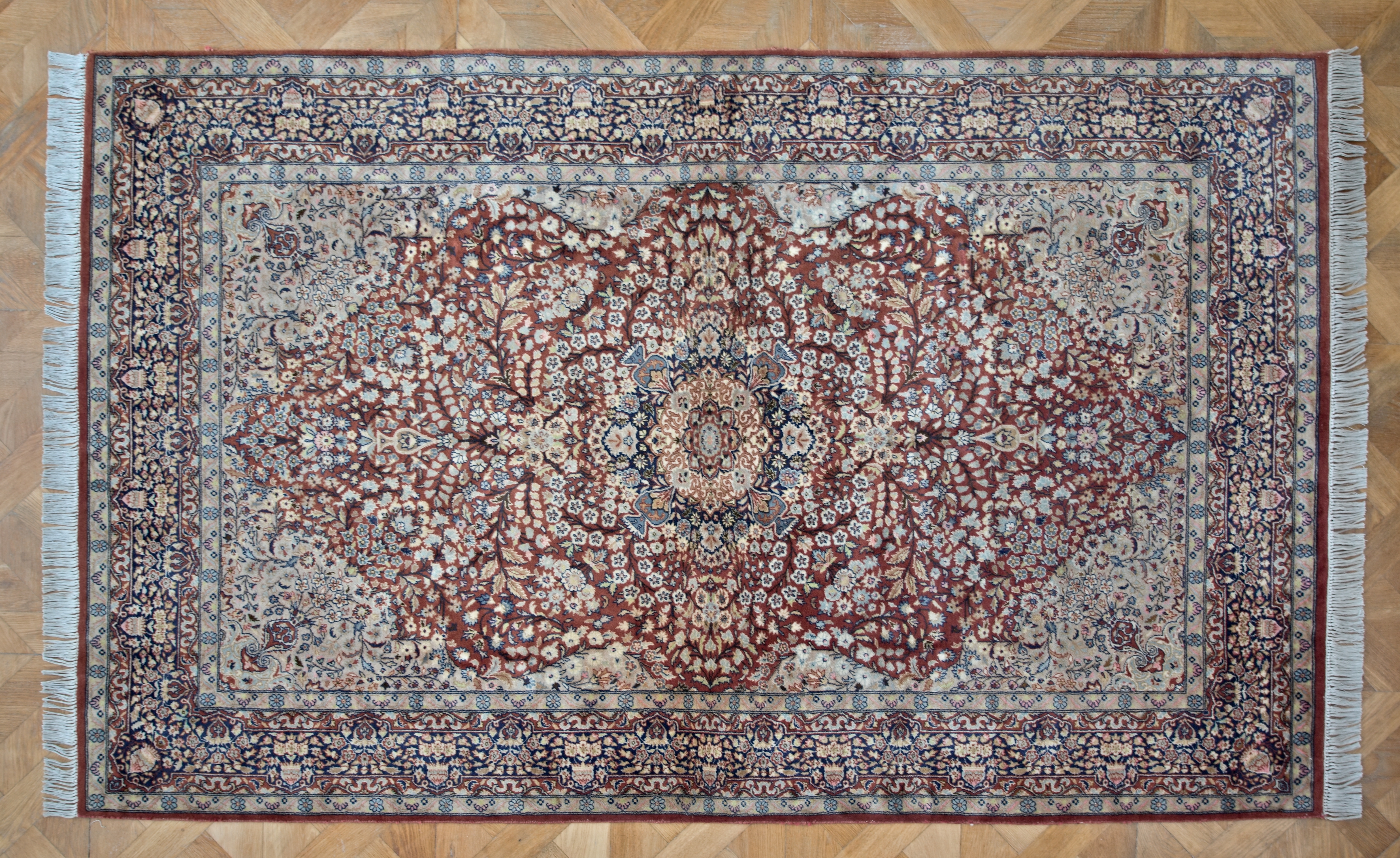 Ručně vázaný perský koberec Tabriz 258 × 153 cm