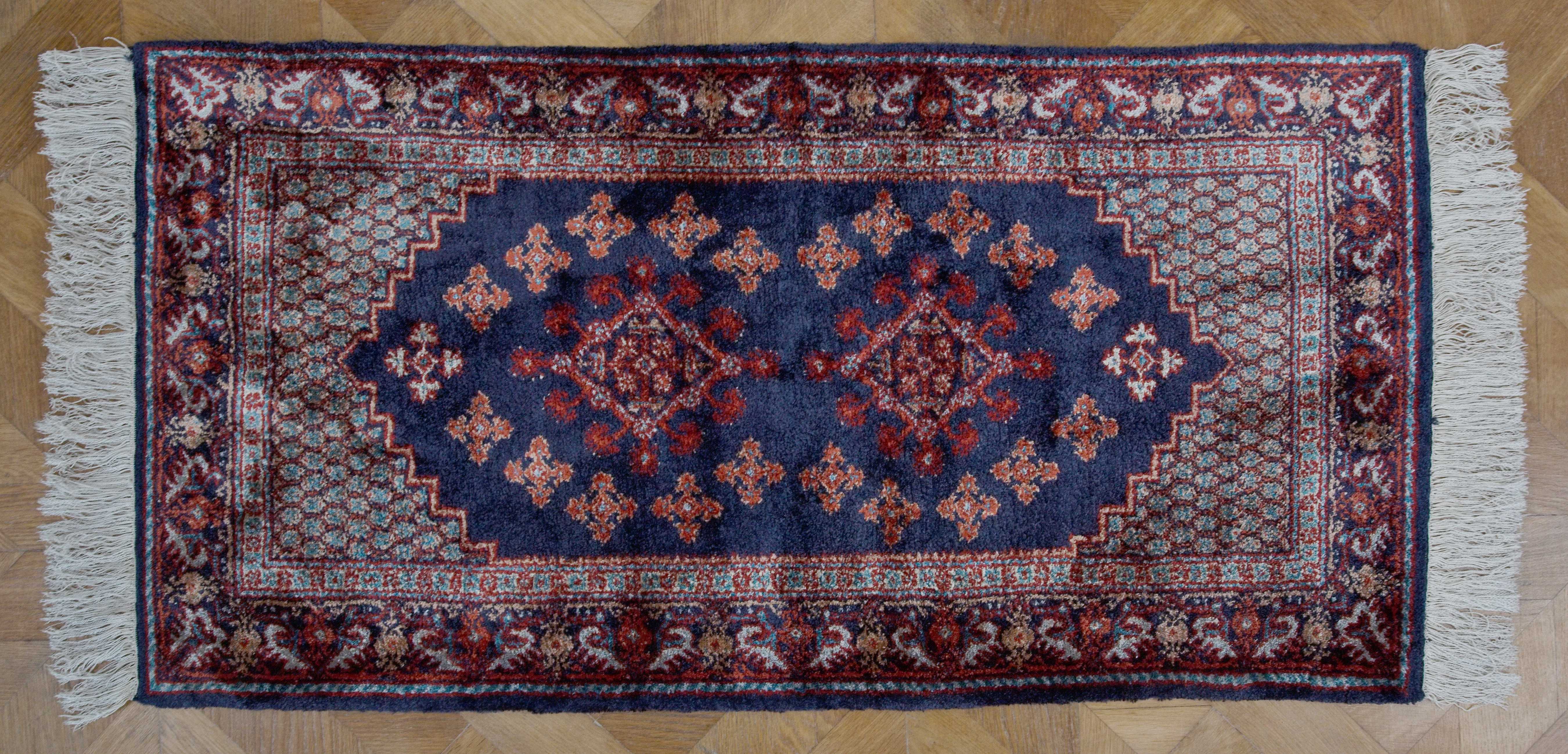 Tuniský hedvábný kobereček / předložka 135 X 61 cm