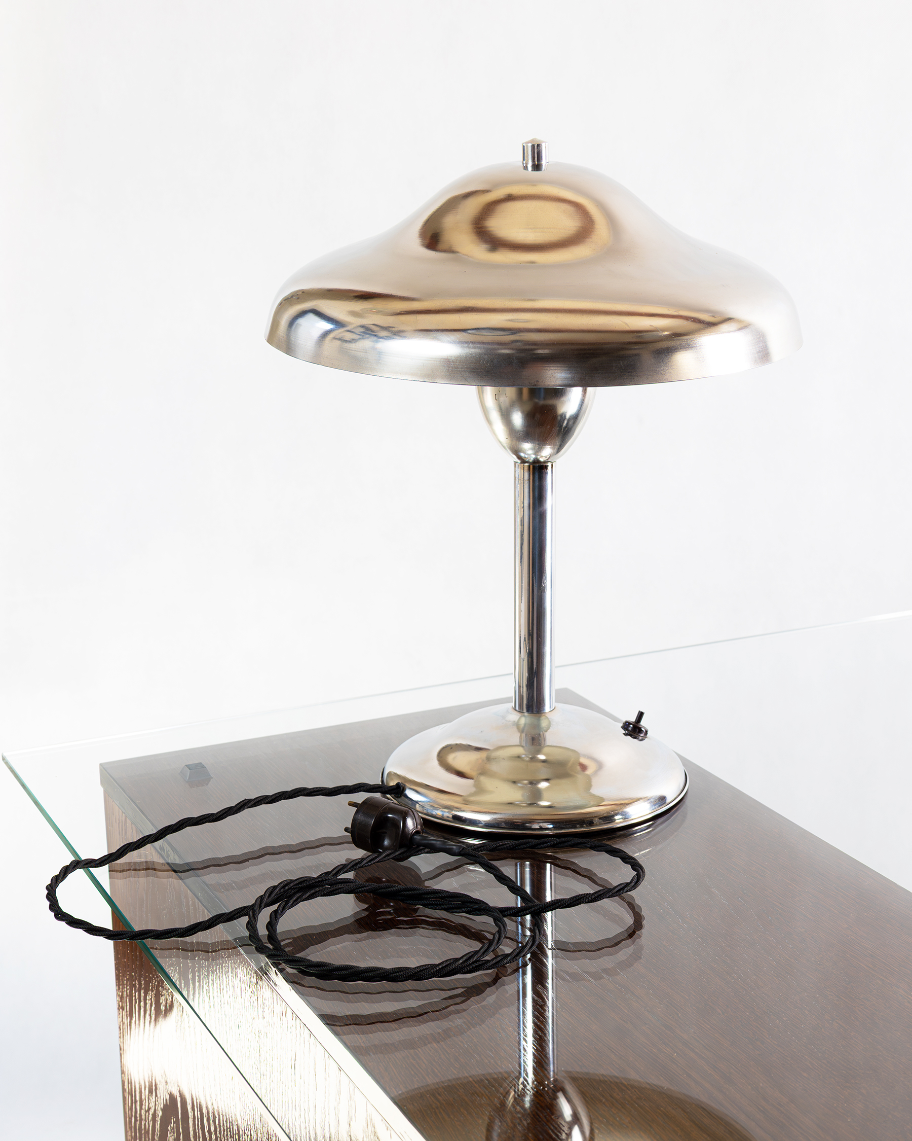 LAMPA STOLNÍ VELKÁ-FUNKCIONALISMUS