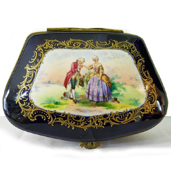 Krásná porcelánová dóza na bonbony s kovovou montáží