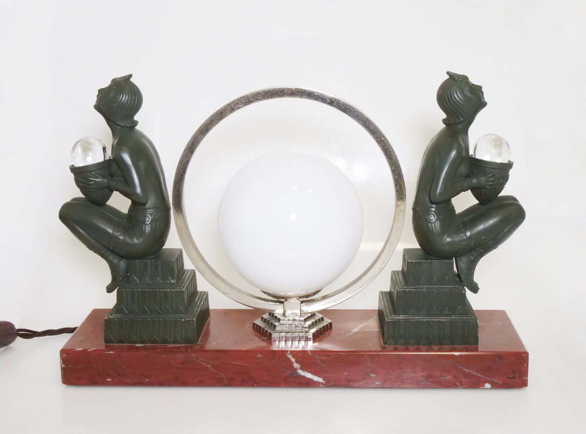 Art deco figurální stolní lampa